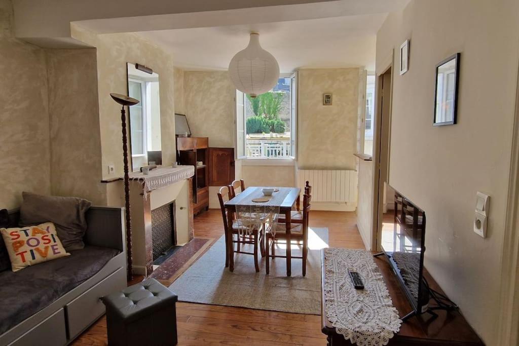 Appartement Dans Maison De Ville - 4 Personnes Oloron-Sainte-Marie Exterior photo